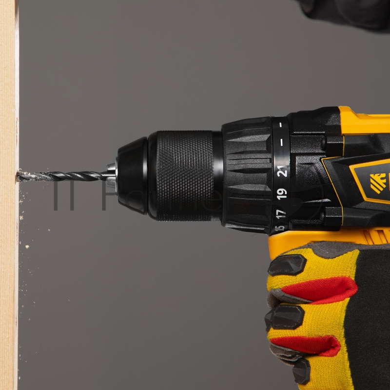 Дрель-шуруповерт аккумуляторная бесщет DENZEL BLDL-IB-18-02 Li-Ion 18 В 15 Ач 2 акк 26121