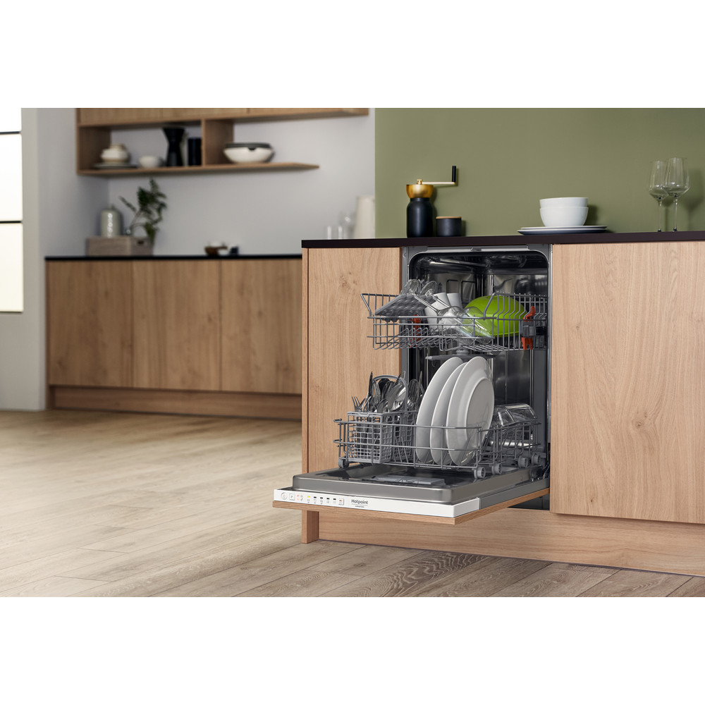 Встраиваемая посудомоечная машина Hotpoint-Ariston HSIE 2B19