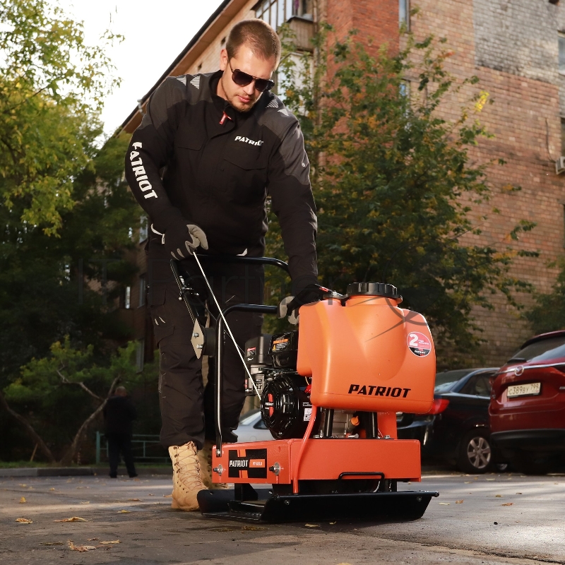 Виброплита PATRIOT VT-120LB, Loncin G200F 6.5 л/с, плита - 600х480 мм, 120 кг, бак д/воды.