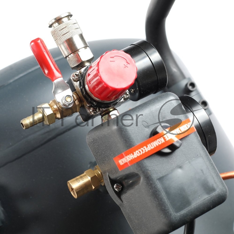 Компрессор Patriot поршневой масляный Professional 100-400, 400 л/мин, 8 бар, 2200 Вт, 100 л, быстросъемный 1/4 + елочка