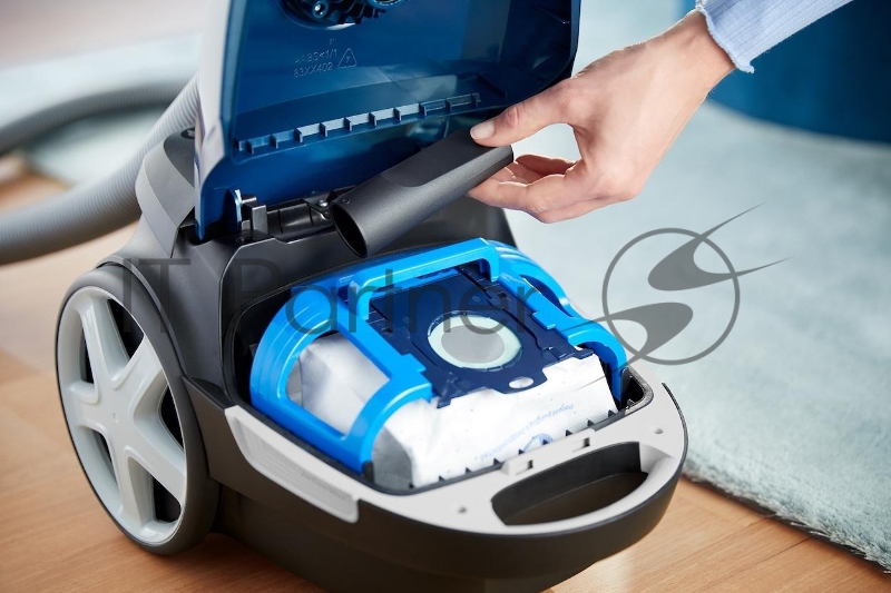 Пылесос Philips Пылесос Philips/ Мешковый пылесос, мощность мотора 2000, мощность всасывания 325б насадка TriActive, цвет корпуса- синий