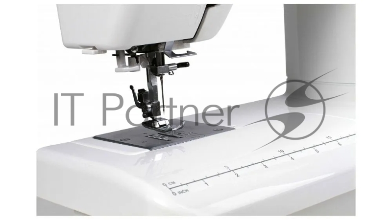 Швейная машина Janome 41515 операций, вертикальный качающийся челнок, полуавтоматическое выполнение петли, автоматический нитевдеватель, регулировка длины стежка до 4 мм, ширины зигзага до 5 мм, регулятор натяжения верхней нити, рычаг обратного хода