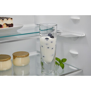 Встраиваемый холодильник ELECTROLUX RNS7TE18S комби , сенсорное управление, цифровой дисплей, В=177см, Ш=54см, динамическая система охлаждения в холодильной камере, No Frost - в морозильной камере,