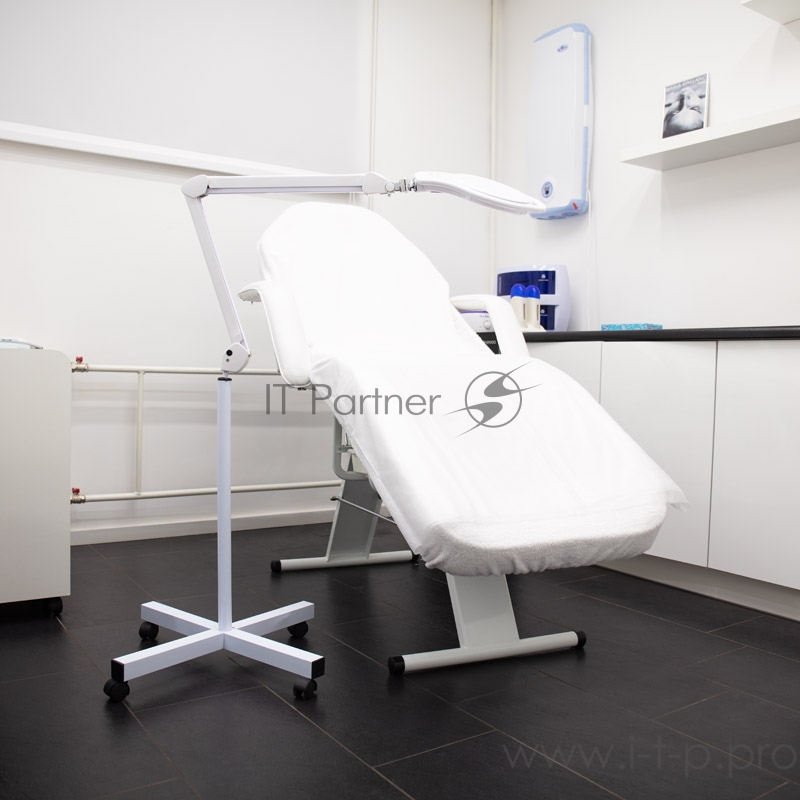 Стойка напольная мобильная для луп с подсветкой REXANT, четырехлучевая, белая