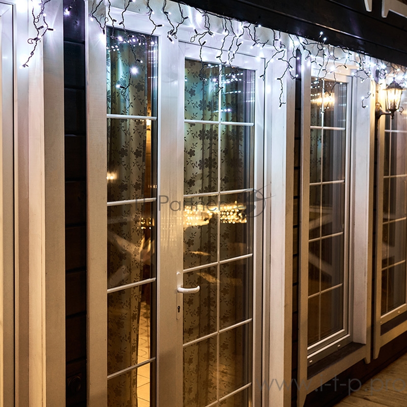 Гирлянда Айсикл (бахрома) светодиодный, 4,8 х 0,6 м, черный провод, 230 В, диоды белые, 176 LED NEON-NIGHT