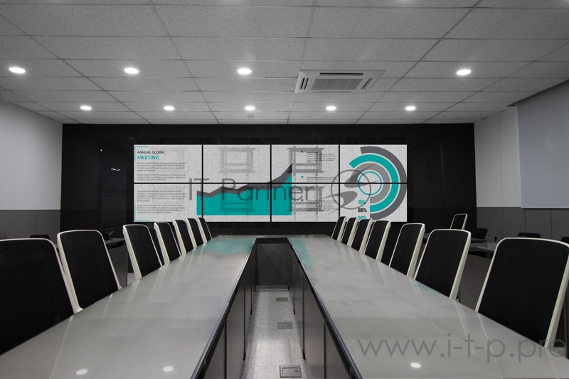 Кронштейн для телевизора Onkron PRO7G черный 32-70 макс.50кг настенный наклонно-выдвижной