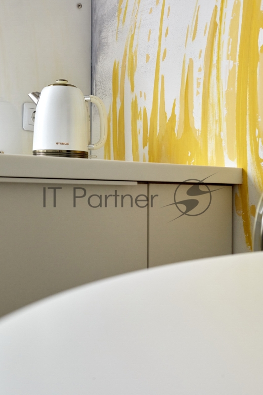 Чайник электрический Hyundai HYK-S4500 1.7л. 2200Вт жемчужный/золотистый (корпус: нержавеющая сталь/пластик)