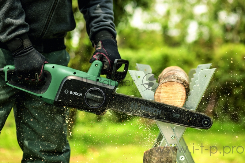 Электрическая цепная пила Bosch UniversalChain 40 1800Вт дл.шин.:16 (40cm)