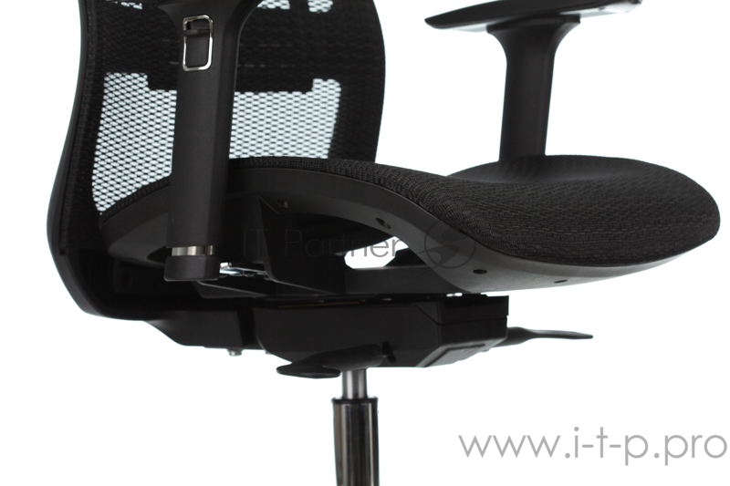 Кресло руководителя Бюрократ 821 черный сетка с подголов. крестовина алюминий