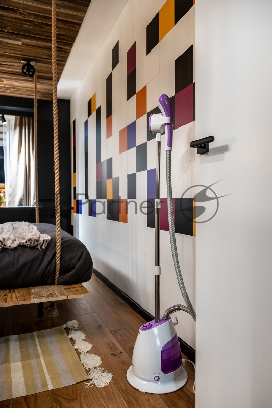 Отпариватель напольный Starwind SVG7450 1800Вт белый/фиолетовый