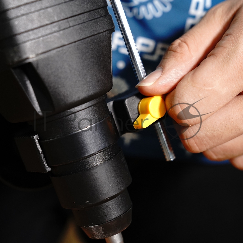 Перфоратор Deko DKH950W патрон:SDS-plus уд.:3.2Дж 950Вт (кейс в комплекте)