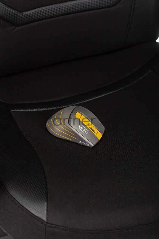 Кресло игровое Zombie 10 черный искусст.кожа/ткань крестовина пластик