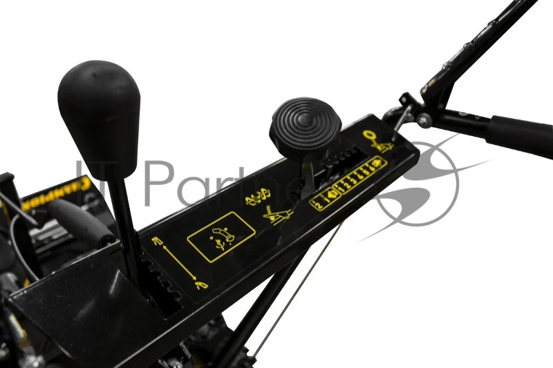 Снегоуборщик CHAMPION ST655 { 6,5лс 56см 6F/2R колеса 3,6л 57кг руч.стартер }