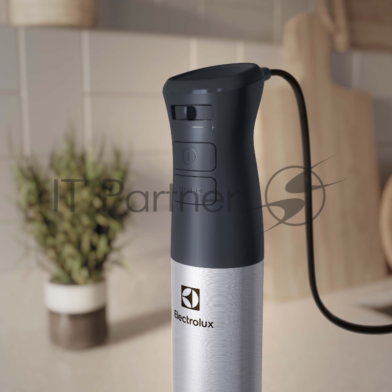 Блендер Electrolux E5HB1-8SS / Нержавеющая сталь / черный, ножки из нержавеющей стали, мощность 800 Вт, бесступенчатая регулировка скорости и функция Turbo, в комплекте: венчик, измельчитель XL, картофелемялка, мензурка