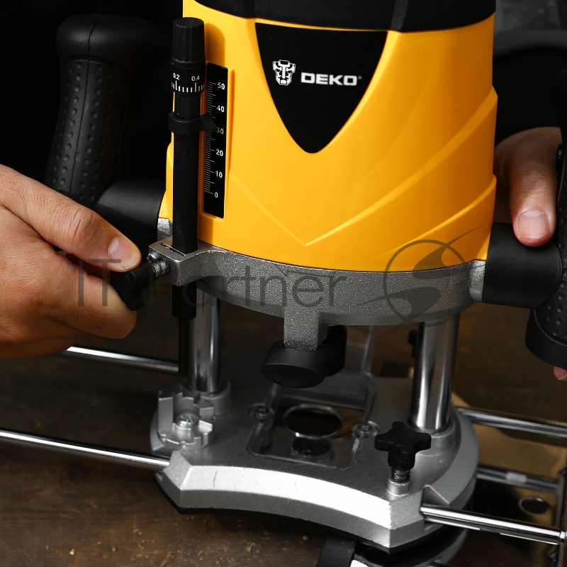 Фрезер Deko DKR1900 1900Вт 30000об/мин макс.ход:55мм