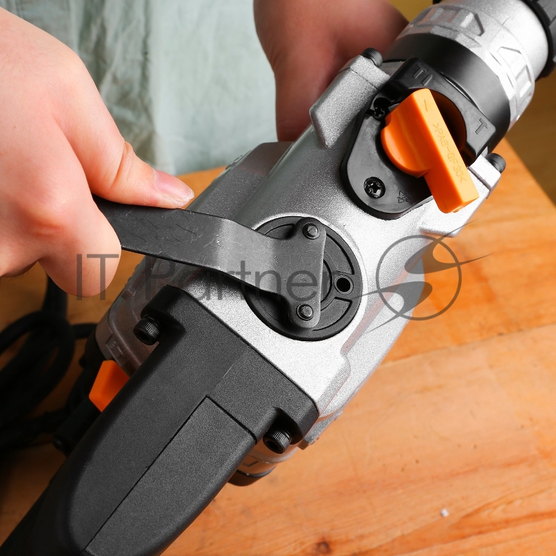 Перфоратор Deko DKH1000W патрон:SDS-plus уд.:4.1Дж 1000Вт (кейс в комплекте)