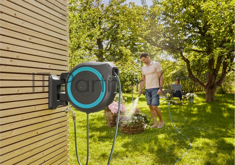 Катушка для шланга Gardena RollUp M инерционная черный/голубой шланг в компл. 20м (18610-32.000.00)