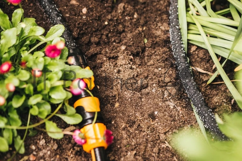 Шланг Fiskars 1025935 1/2-5/8 15м капельного полива черный