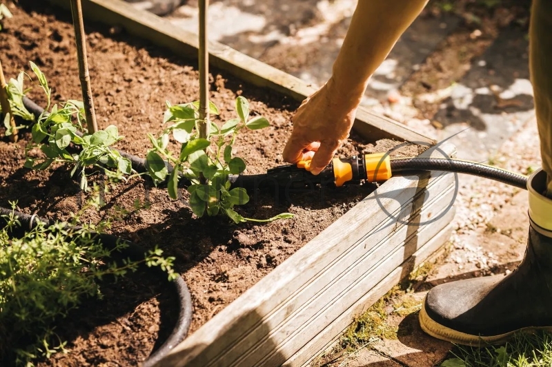 Шланг Fiskars 1025935 1/2-5/8 15м капельного полива черный