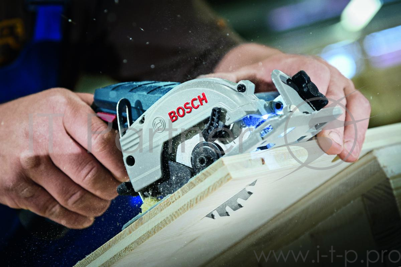 Пила Bosch GKS 12V-26 Пила циркулярная аккумуляторная 06016A1001 {Без акк и Зу, диаметр диска 85мм, скорось вращения 1400 об/мин,напряжение аккум 10.8 В,емкость аккум 2А*ч,вес 1.2кг}