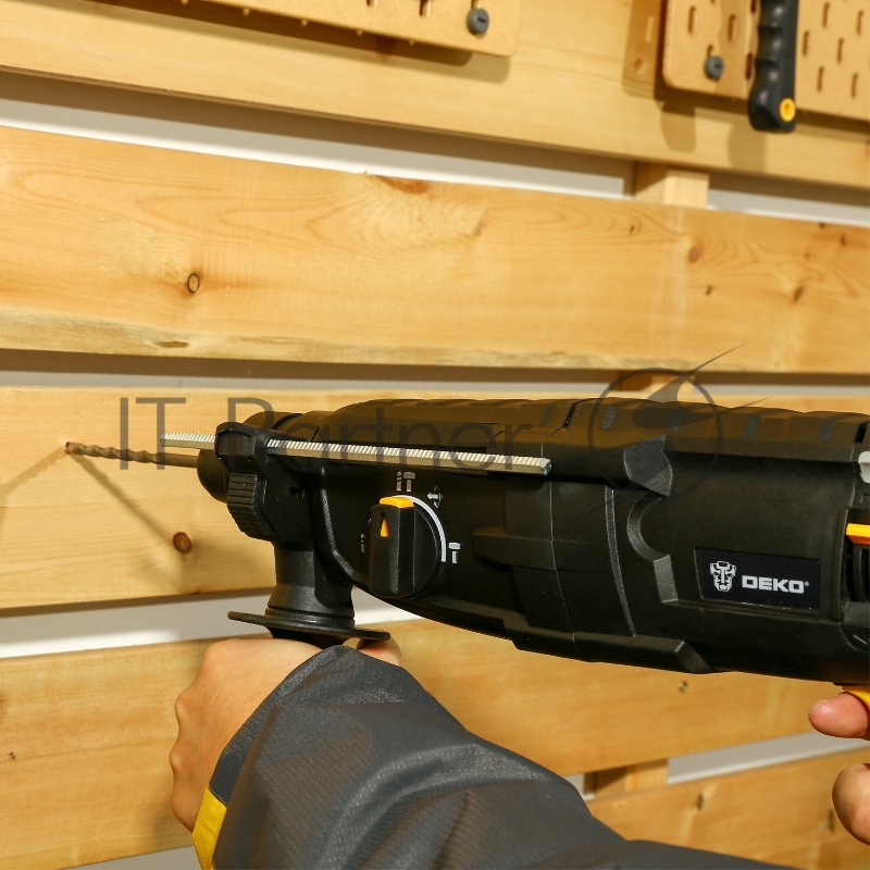 Перфоратор Deko DKH950W патрон:SDS-plus уд.:3.2Дж 1050Вт (кейс в комплекте)