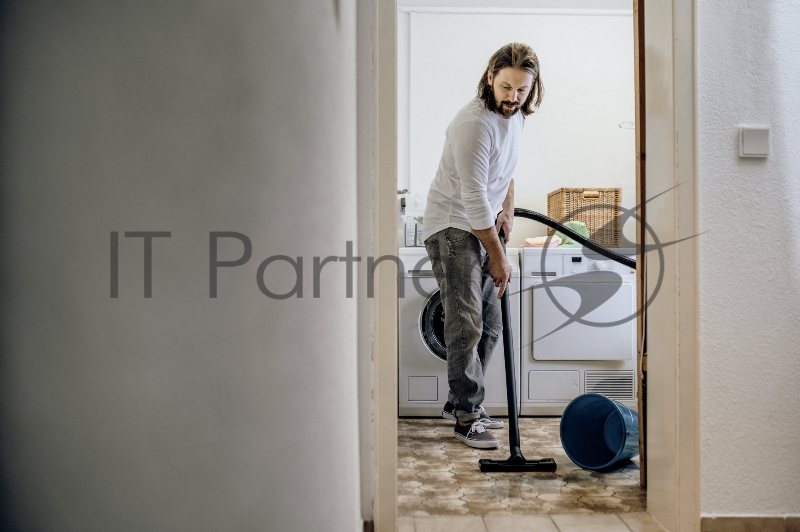 Строительный пылесос Karcher WD 2 Plus S V-15/4/18 1000Вт (уборка: сухая/сбор воды) желтый