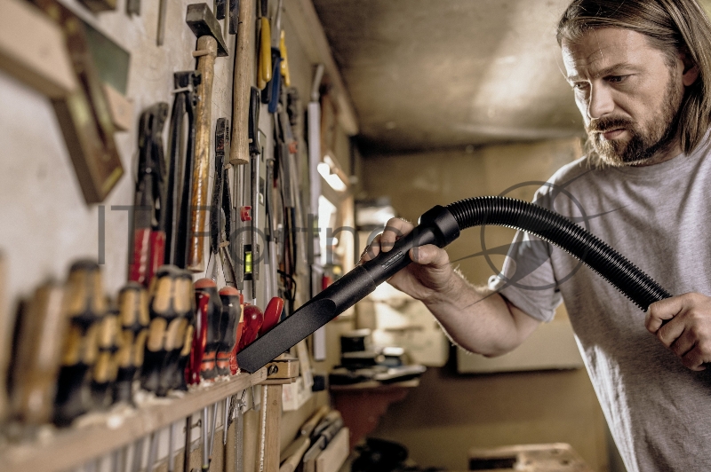 Строительный пылесос Karcher WD 2 Plus S V-15/4/18 1000Вт (уборка: сухая/сбор воды) желтый