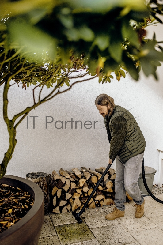 Строительный пылесос Karcher WD 2 Plus S V-15/4/18 1000Вт (уборка: сухая/сбор воды) желтый