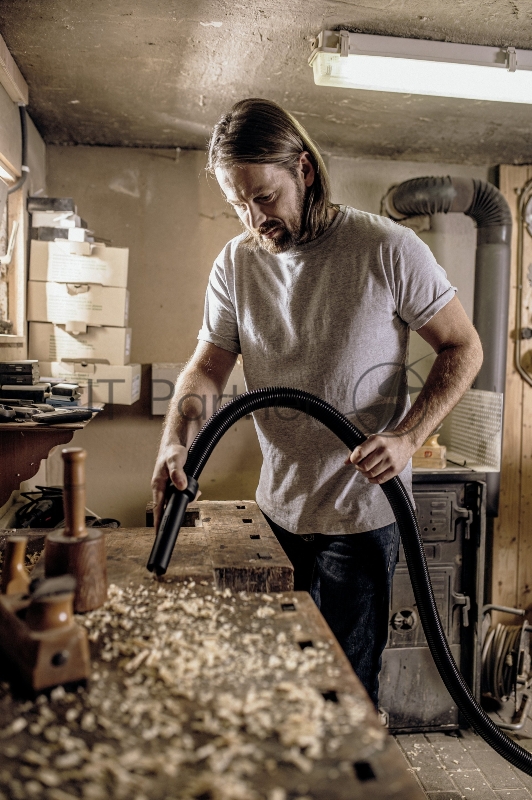 Строительный пылесос Karcher WD 2 Plus V-12/4/18 1000Вт (уборка: сухая/сбор воды) желтый