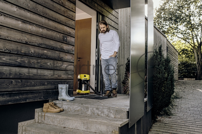 Строительный пылесос Karcher WD 3 S V-17/4/20 1000Вт (уборка: сухая/сбор воды) желтый