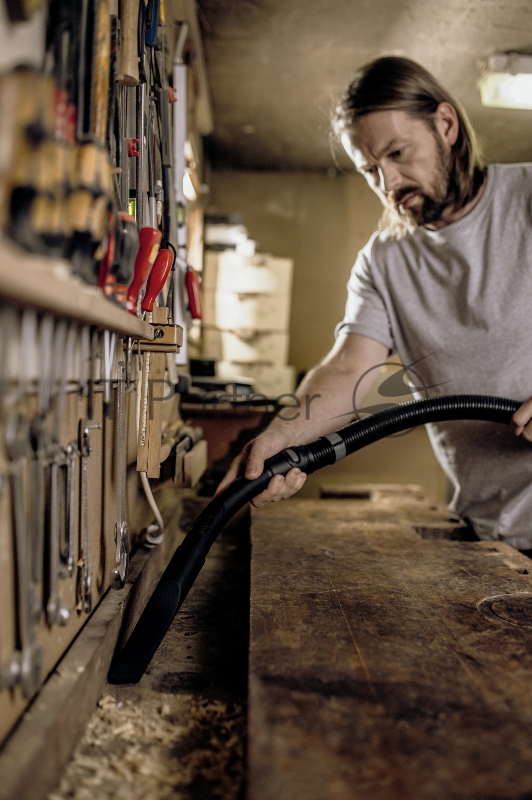 Строительный пылесос Karcher WD 4 V-20/5/22 1000Вт (уборка: сухая/сбор воды) желтый