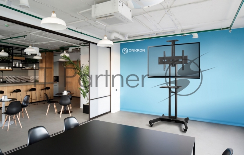 Мобильная стойка ONKRON TS1551 BLACK / 40-70 от 200х200 до 400х600 наклон 0º поворот 0º макс нагр 45,5кг Высота 1200-1500мм, кабель-канал, регулировка полки по высоте, колесики с блокировкой, черная