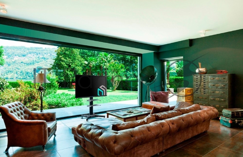 Мобильная стойка ONKRON на 1 ТВ Мобильная стойка ONKRON на 1 ТВ/ 32-55 от 200х200 до 400х600 наклон 0º поворот 0º макс нагр 27,3кг Высота 900-1500мм, кабель-канал, регулировка полки по высоте, колесики с блокировкой, черная