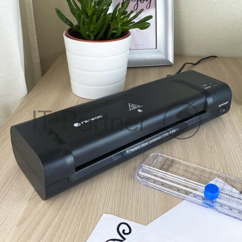 Ламинатор ГЕЛЕОС ЛМ A4 Комбо, А4, 2х150 (пленка 75-150мкм), 300 мм/мин, 2 вала, пласт. корпус, мах толщина 0,6мм, разжим валов, + резак, обрезчик углов и стартовый набор пленок