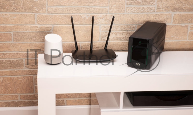 Источник бесперебойного питания APC Back-UPS BX950MI 520Вт 950ВА черный