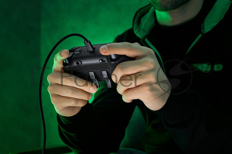Игровой контроллер Razer Wolverine V2 Chroma - Wired Gaming Controller for Xbox Series X
