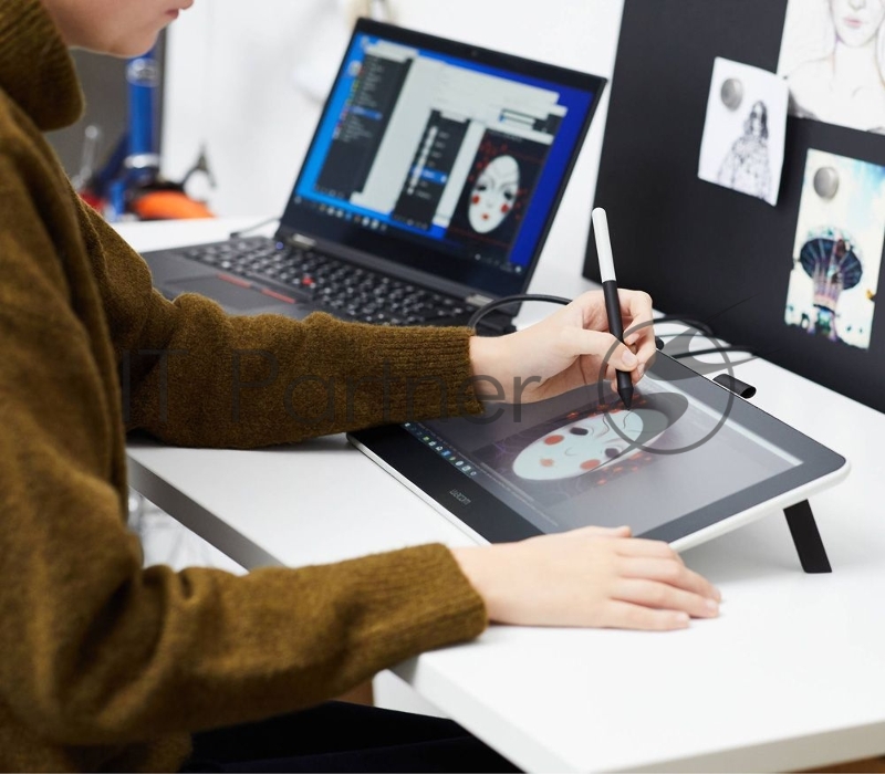 Графический интерактивный перьевой монитор/планшет Wacom One 13