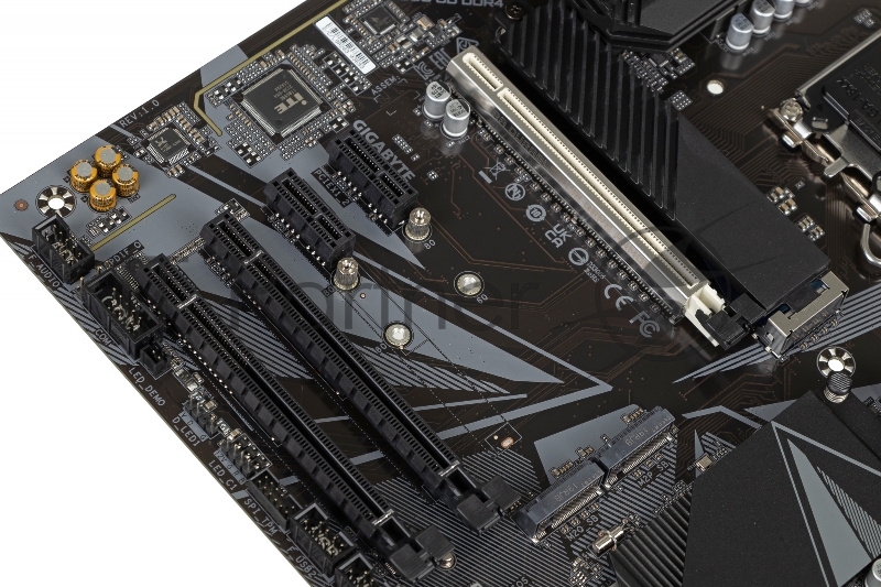 Материнская плата Gigabyte Z690 UD DDR4, Socket 1700, Intel Z690, 4xDDR4-3200, HDMI+DP, 3xPCI-Ex16, 2xPCI-Ex1, 6xSATA3(RAID 0/1/5/10), 3xM.2, 8Ch Audio, 2,5GbLan, (4+4)xUSB2.0, (5+2)xUSB3.2, (1+1)xUSB3.2 Type-C, 1xPS/2, ATX, RTL