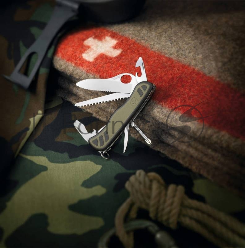 Нож перочинный Victorinox Military (0.8461.MWCH) 111мм 10функций зеленый/черный карт.коробка