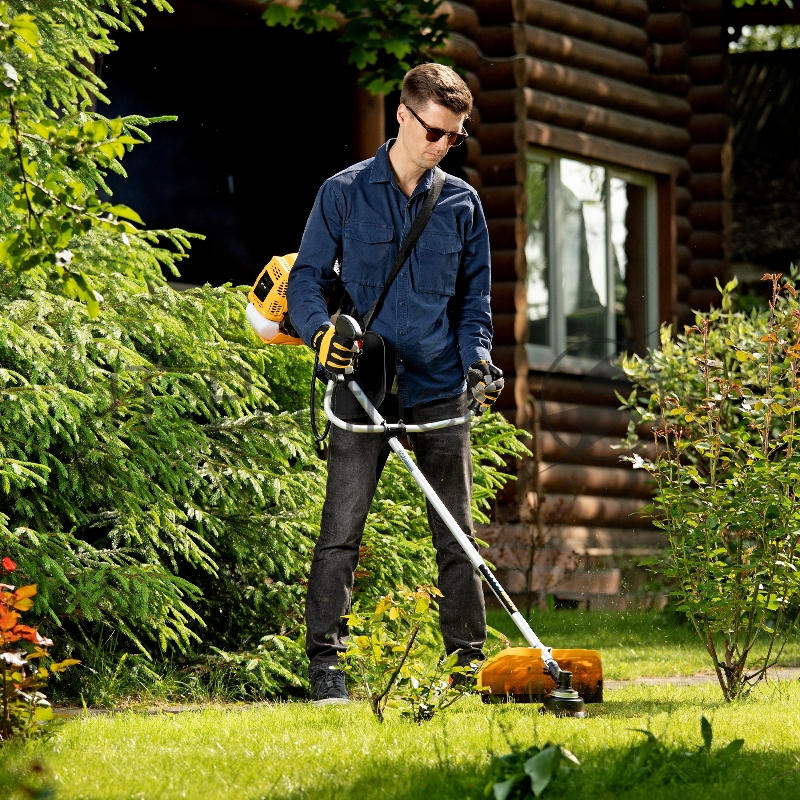 Триммер бензиновый DTL-43, 43 см3, неразъемная штанга, состоит из 2 частей// Denzel