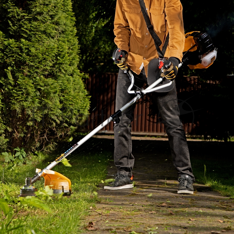 Триммер бензиновый DTL-52, 52 см3, неразъемная штанга, состоит из 2 частей// Denzel