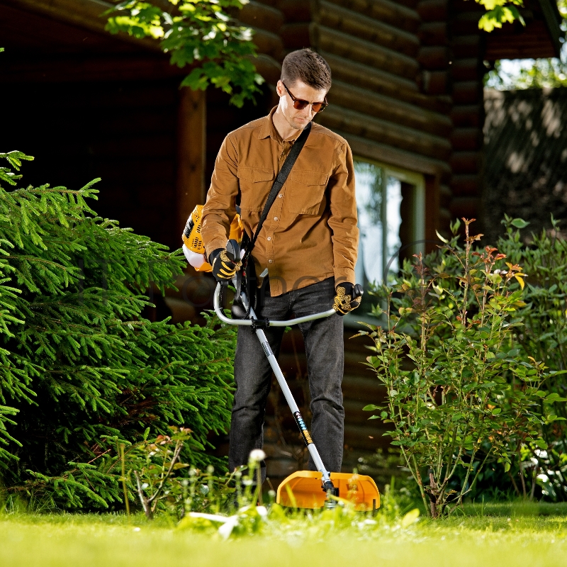 Триммер бензиновый DTL-52, 52 см3, неразъемная штанга, состоит из 2 частей// Denzel