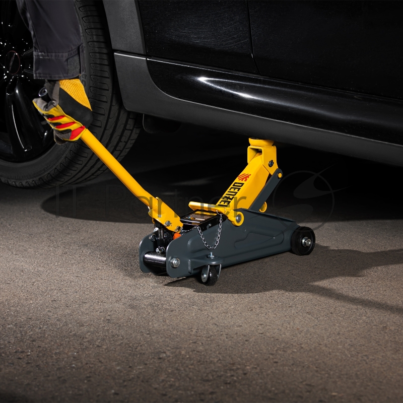 Домкрат гидравлический подкатной с фиксатором, 2 т, 130-330 мм, в кейсе// Denzel