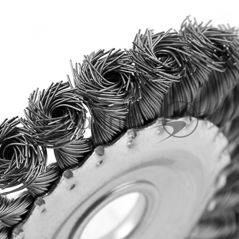 Щетка для УШМ, 125 мм, Плоская, крученая нержавеющая проволока 0,5 мм, посадка 22,2 мм// Denzel