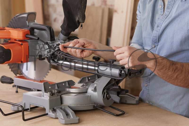 Торцовочная пила Black+Decker BDKITBES7002D 1600Вт 4800об/мин d=216мм