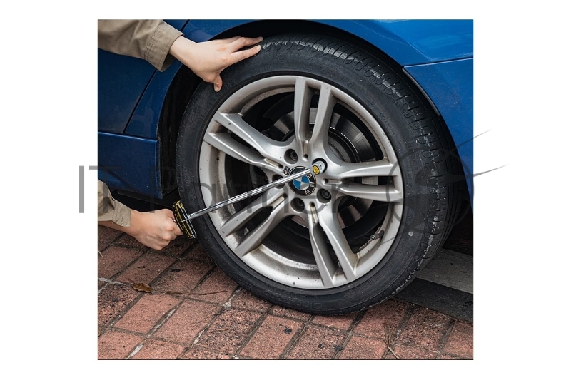 Динамометрический ключ Deli DL300 0-300Нм, 1/2, длина 480мм, головка Cr-V, противоскользящая рукоятка