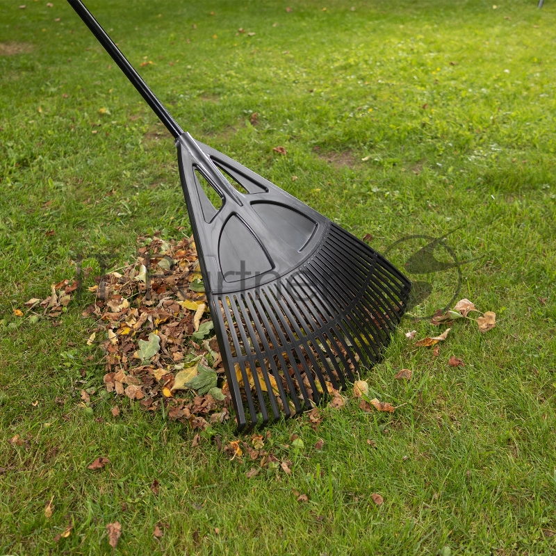 Грабли веерные пластиковые, 620х1750 мм, 27 плоских зубьев, алюминиевый черенок, Россия// Palisad