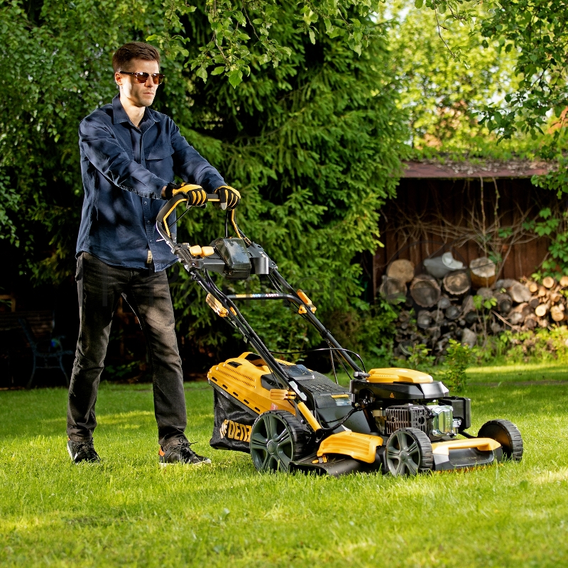 Газонокосилка бензиновая GLD-520SP-VE, 196 см3,шир 52 см,привод,вариатор,эл.старт,60 л// Denzel