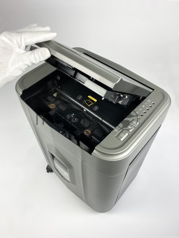 Шредер Heleos АП23-5 серый/серебристый с автоподачей (секр.P-5) фрагменты 145лист. 23лтр. скрепки скобы пл.карты