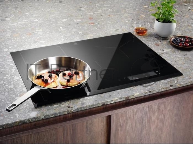 Индукционная варочная поверхность Electrolux EIS7548 черный